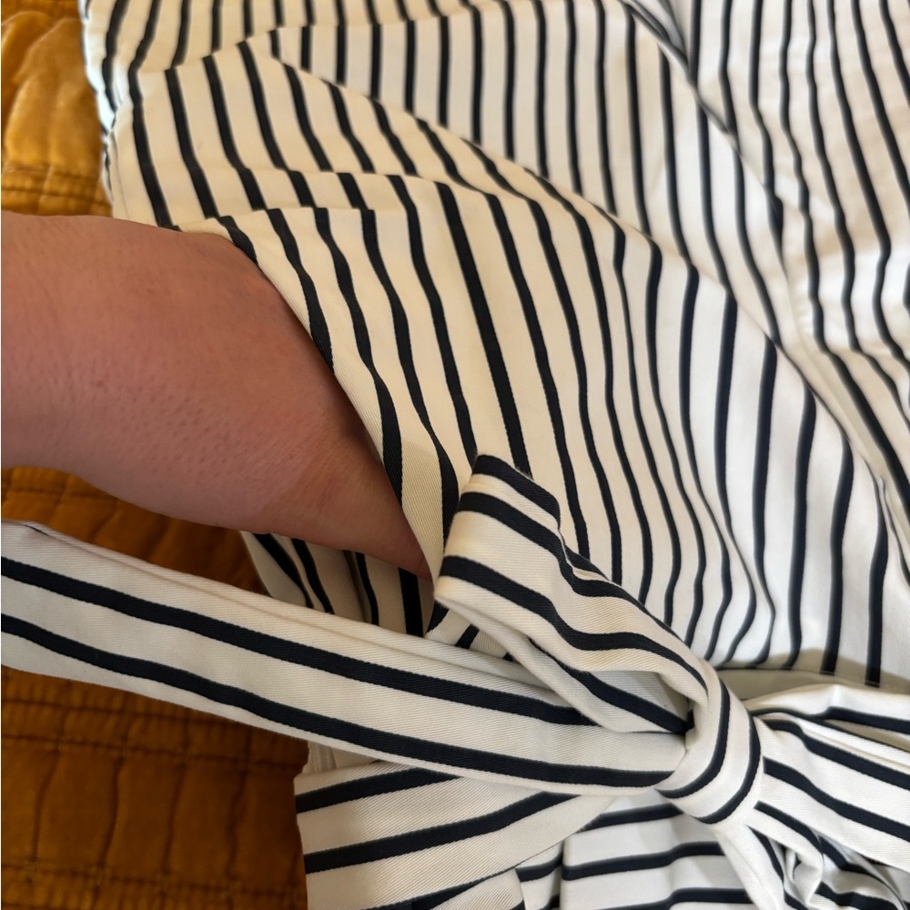 Black & White Size 8 High-Waist Shorts with Side Tie & Pockets, by Dalia